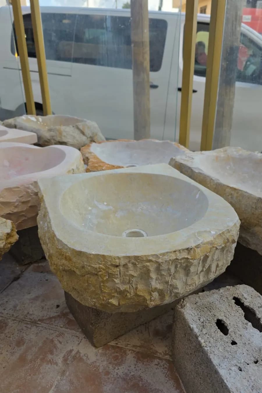 حوض حجر طبيعي – 50×48 سم