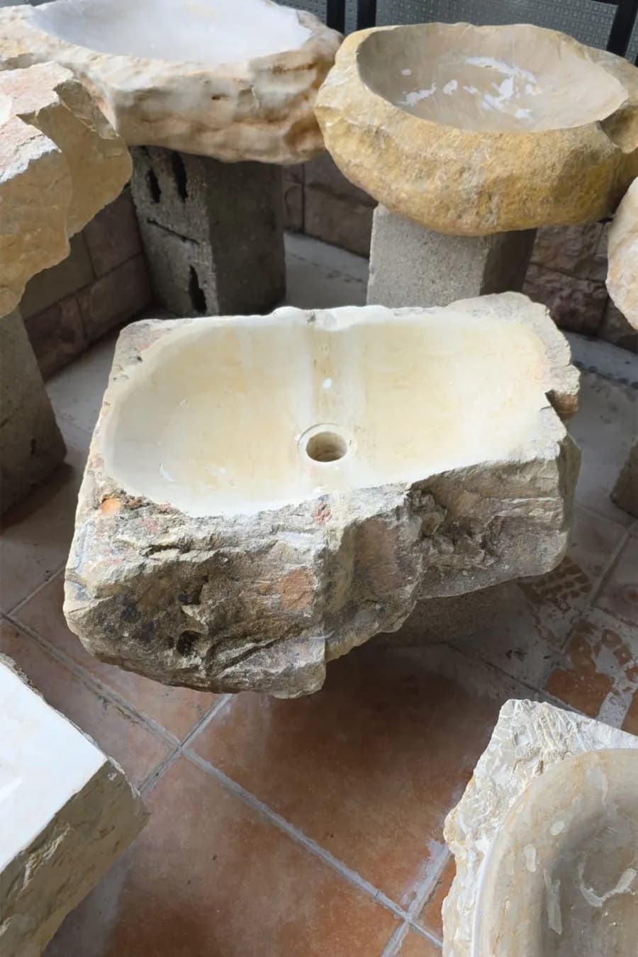حوض حجر طبيعي (صخري مستطيل) – 45×55 سم