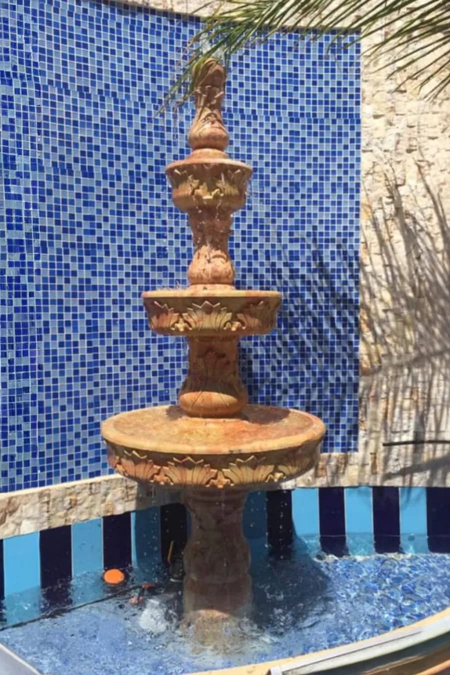 نافورة عمود حجري كلاسيكي (العمود لحاله)