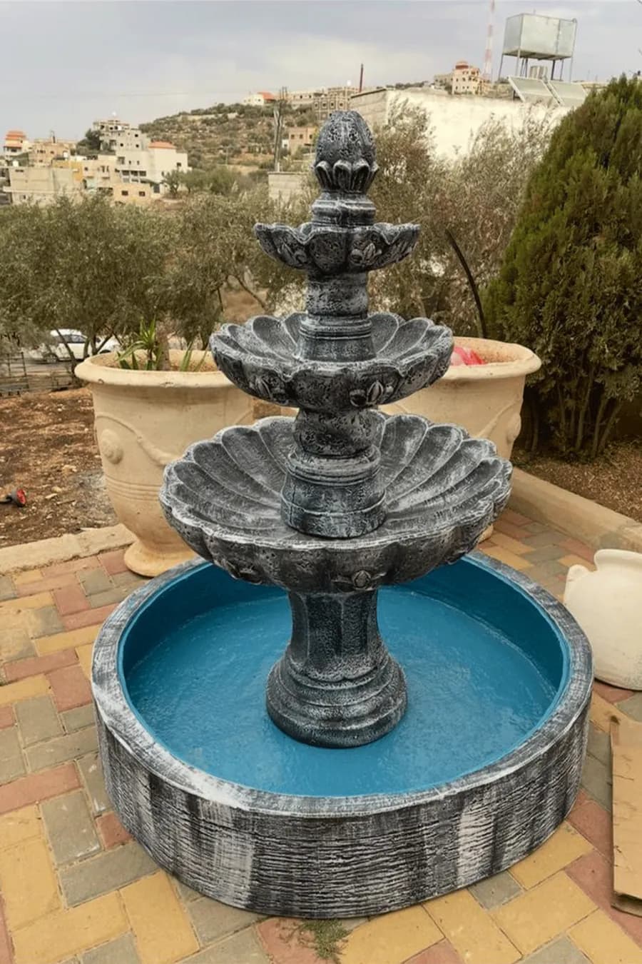 نافورة اسباني بثلاثة أطباق مع حوض أرضي