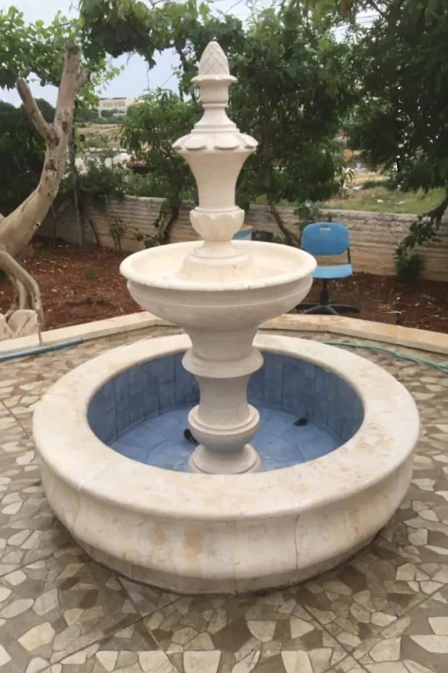نافورة حجر طبيعي دائرية