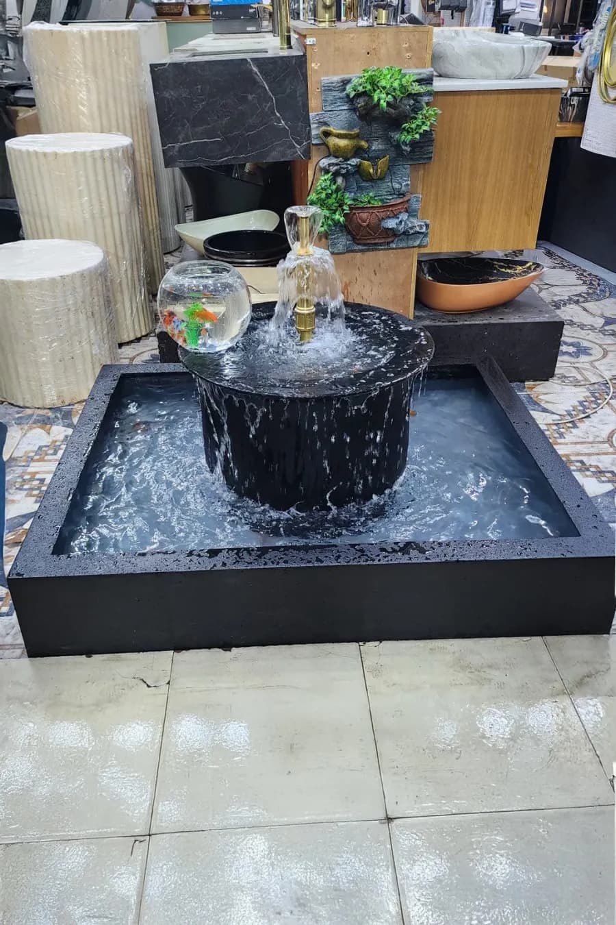 نافورة طاولة دائرية بحوض مربع (فيبرجلاس)