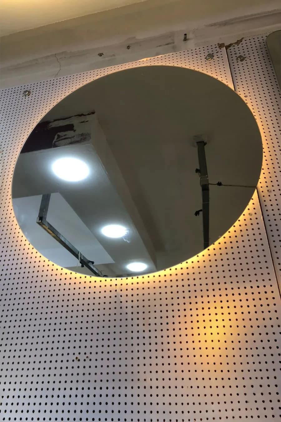 مراية LED دائرية بإضاءة خلفية دافئة