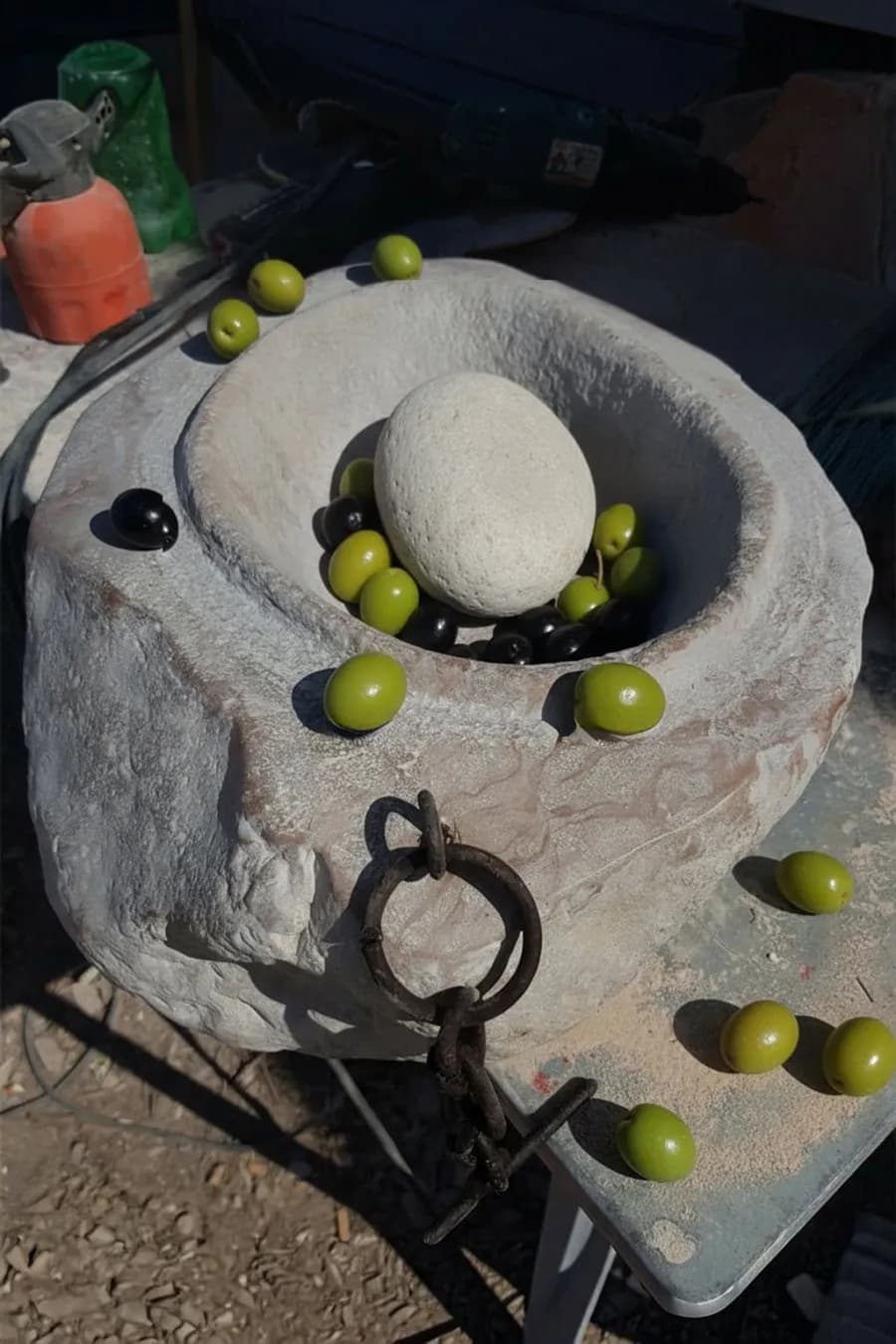 مدقّة زيتون حجرية تراثية