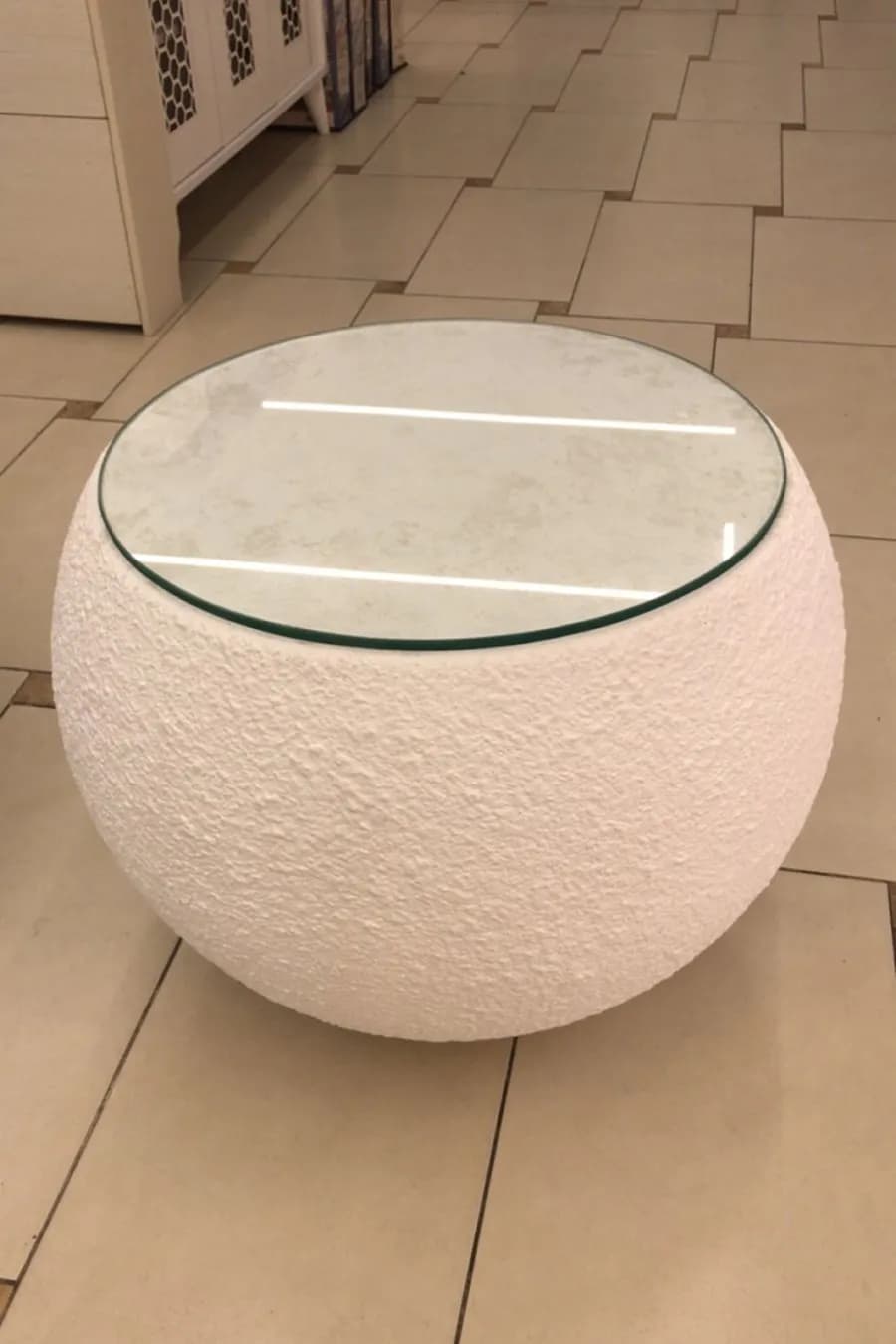 طاولة الكُرة الزجاجية