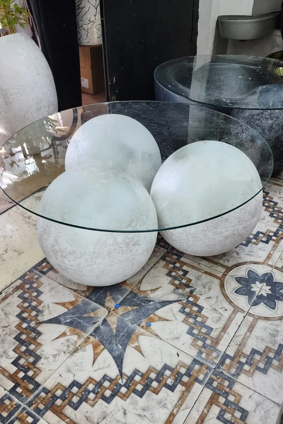 طاولة الكرات البيضاء