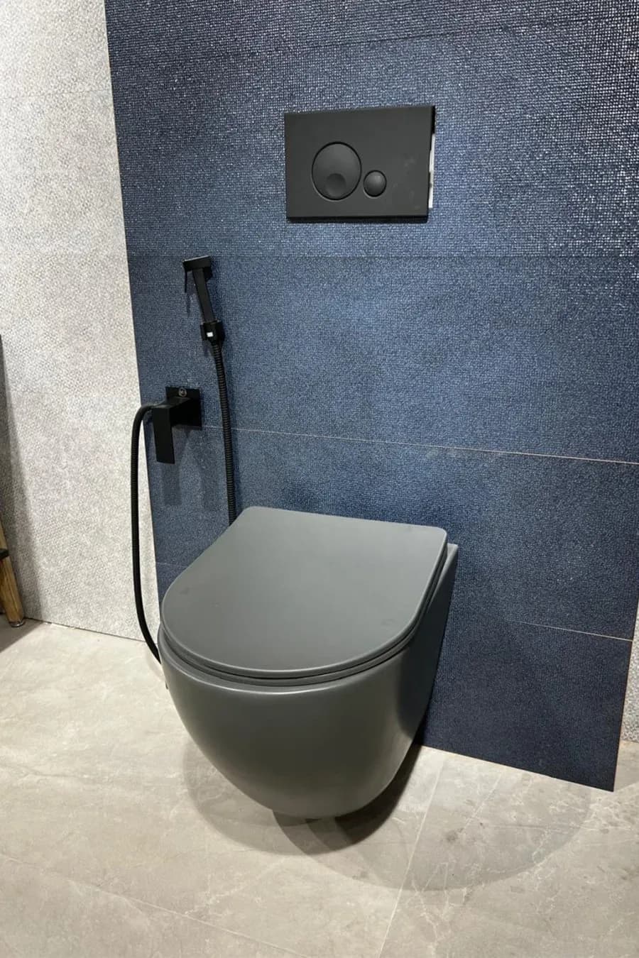 مرحاض جداري بلون رمادي مطفي – Shadow Grey Matte Edition